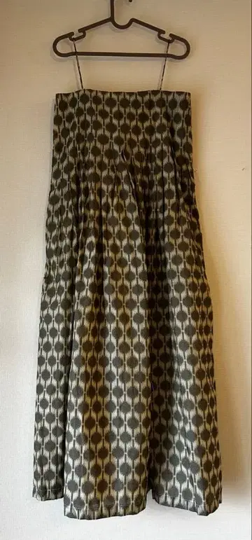 핸드메이드 롱 원피스 그레이와 베이지의 기하학 패턴