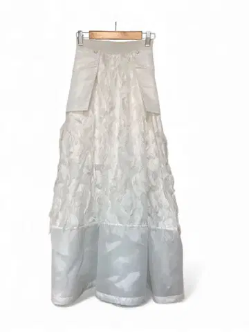 화이트 플레어 롱 스커트