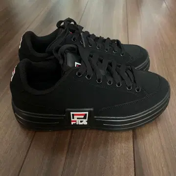 FILA 블랙 스니커즈
