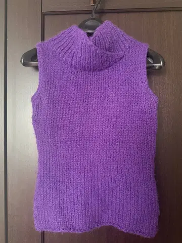 비비안 탐 슬리브리스 니트