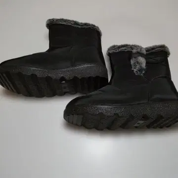 퍼 달린 블랙 숏부츠