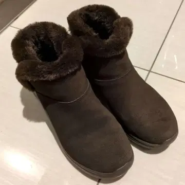 SKECHERS 브라운 퍼 부츠