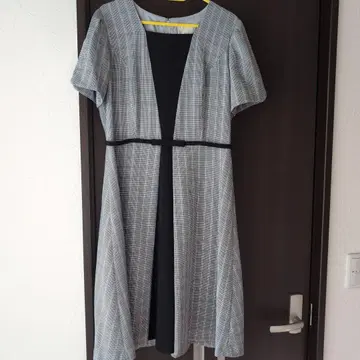 미사용 EMMA JAMES 반팔 무릎 기장 원피스 11