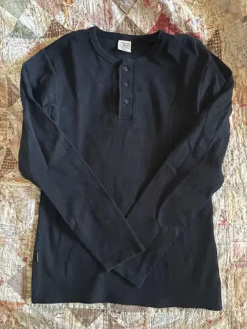 새상품급 AVIREX 블랙 헨리넥 긴팔 티셔츠