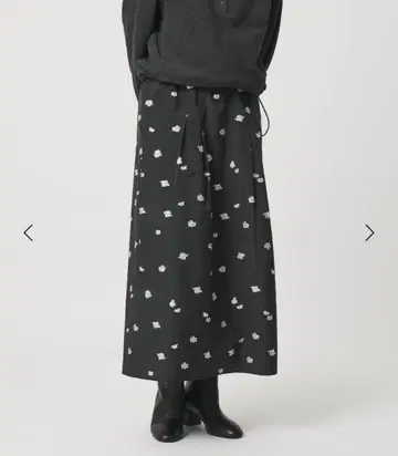 미사용 새상품 beauty&youth 플라워 자카드 스커트 화이트 M