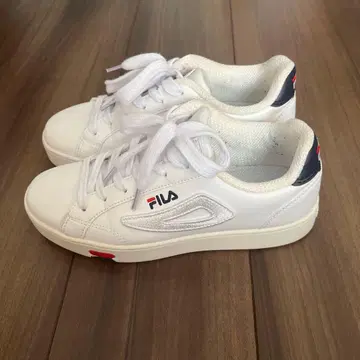 FILA 화이트 스니커즈