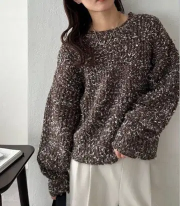 [ WEB 한정판 ] 숏 기장 리본 얀 소매 볼륨 니트