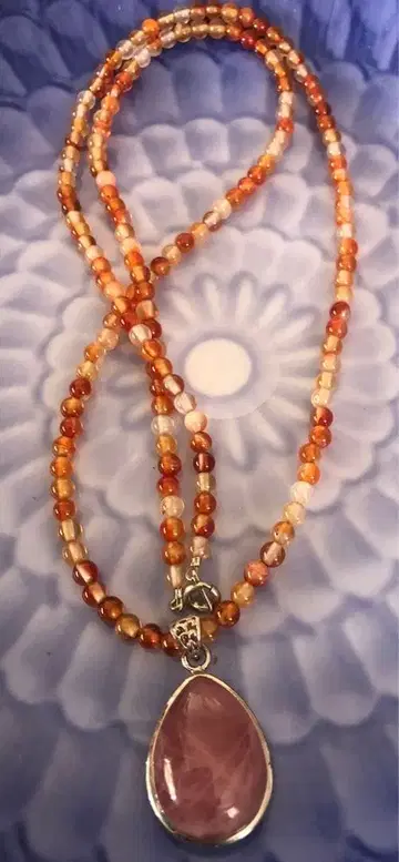 메노 목걸이 마다가스카르 쿼츠 금장 장식 실버 현품 무료 배송입니다