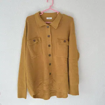 머스타드 버튼 리브 니트 셔츠