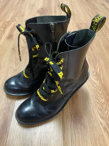 Dr. Martens 첼시 힐 부츠 새디 8홀