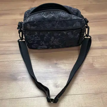 그레고리 패디드 숄더 파우치 M 사이즈