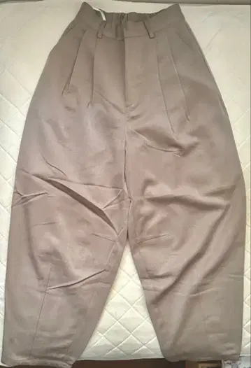 미착용 새상품 miumann H 턱 커브 팬츠 (안감 있음)