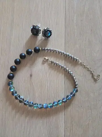 목걸이와 귀걸이 세트