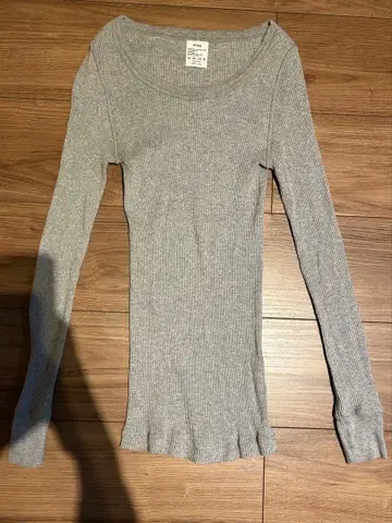 HYKE 그레이 긴팔 T셔츠