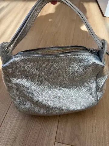 새상품급 MARCO MASI 마르코 마지 실버 핸드백 메탈릭