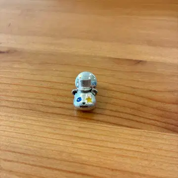 브루나보인 조나빵 핀 배지 실버