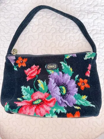 새상품급 FEELER 플라워 자수 핸드백