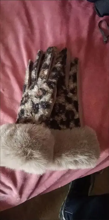 레오파드 무늬 퍼 장갑