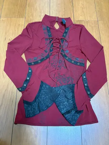 레이스업 버건디 긴팔 상의