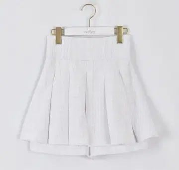 evelyn 턱 플리츠 스커트 화이트