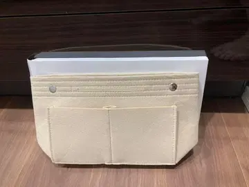 크림색 펠트 토트백