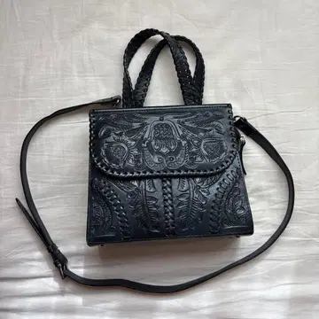 카빙 트라이브스 핸드백