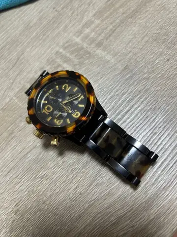 NIXON 크로노그래프 블랙 토터스