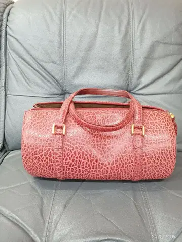 빨간색 합성 피혁 핸드백