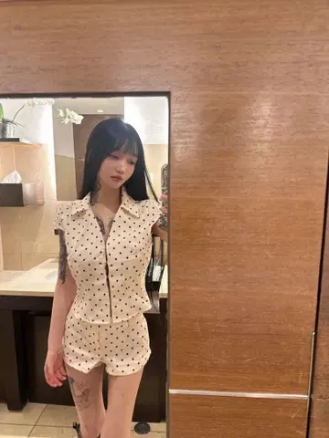 화이트 도트 무늬 반팔 셋업