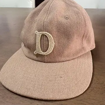 H.W. DOG & CO. 베이지 캡 D 자수