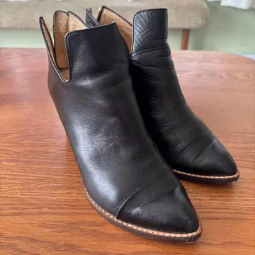 블랙 가죽 부츠 골드 지퍼 포함