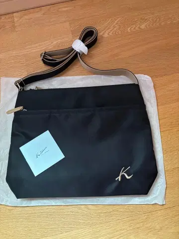 Kitomura 블랙 숄더백