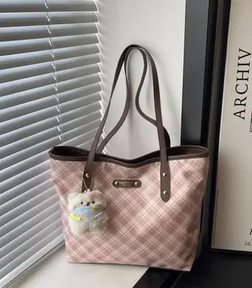 핑크 체크 무늬 토트백 봉제 인형 포함