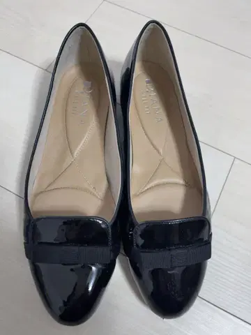 DIANA 펌프스 24.5