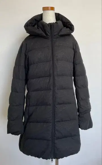 유니클로 심리스 다운 코트 L 사이즈