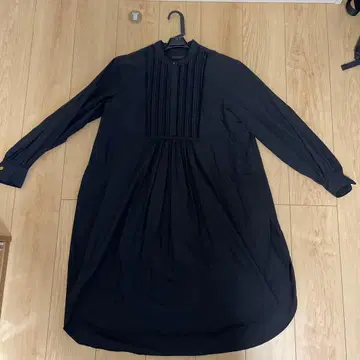 TOMORROWLAND 블랙 핀턱 셔츠