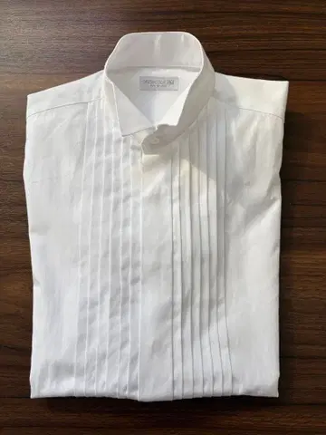 화이트 포멀 셔츠 턱시도 스타일