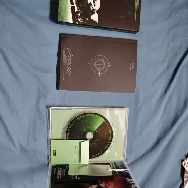 보이그룹 세븐틴의 미니 11집 '세븐틴스 헤븐(SEVENTEENTH HE