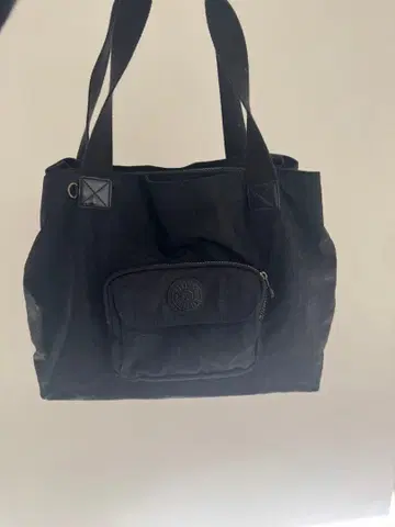 블랙 토트백 프론트 포켓 부착