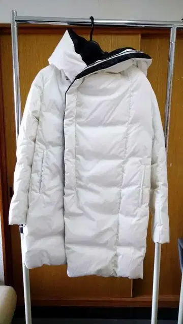 바주라 다운 자켓 후드 부착