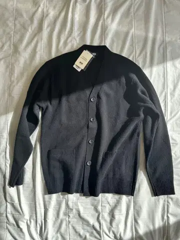 새상품 미사용 유니클로 라무 V넥 가디건
