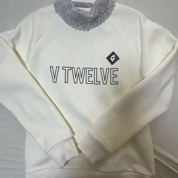 V12 트레이닝복 화이트