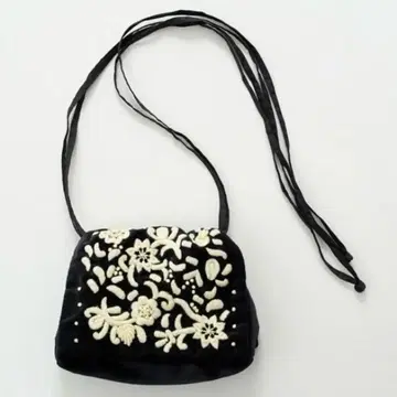 [ 택 포함 새상품 ] Khadi&Co. 벨벳 플랩 숄더백