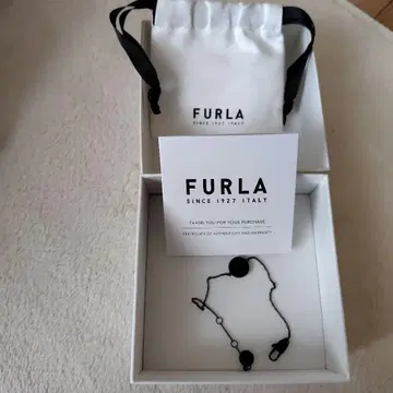 FURLA 블랙 체인 팔찌 시착만 한 상품