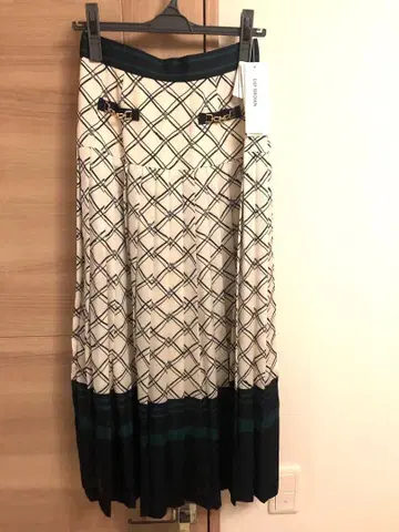 LILY BROWN 비트 플레어 스커트 M 그린 라인