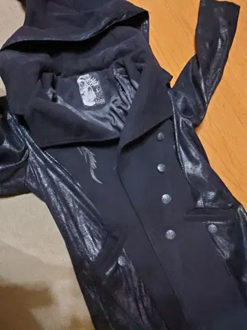 펑크 고딕 후드 부착 블랙 트렌치코트