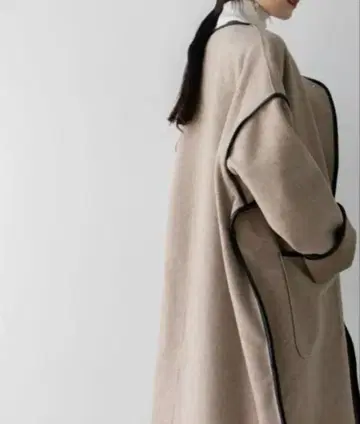 카스타네 파이핑 코트