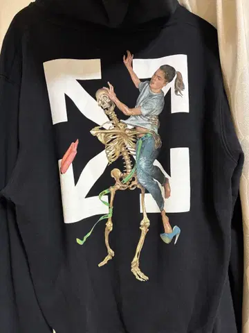 스켈레톤 디자인 블랙 후드티