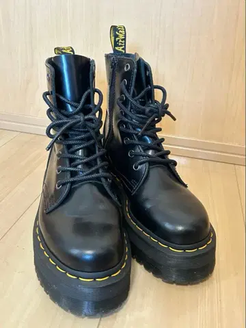 닥터마틴 JADON 8홀 부츠