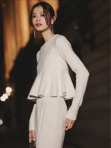 anuans 페플럼 숏 니트탑 아이보리